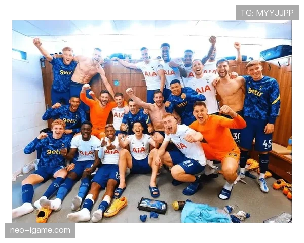 孙兴慜更衣室激励队友，领袖风范提振全队士气