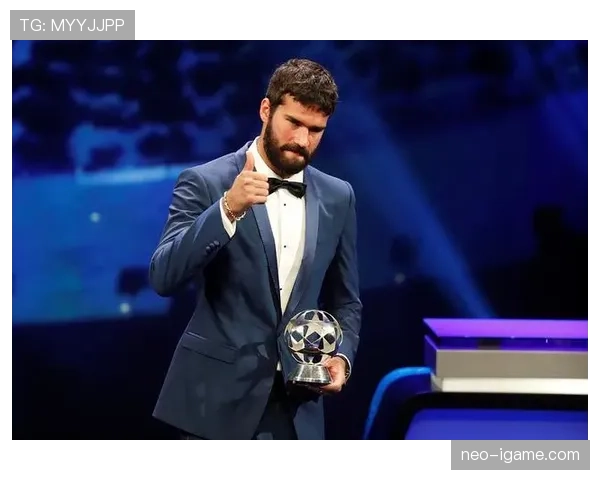 阿利松跻身全球商业价值前列,树立足球界新标杆 阿利松跻身全球商业价值前列,树立足球界新标杆