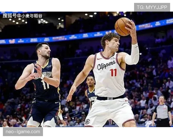 布鲁克·洛佩斯利用挡拆拉开空间提升三分效率明显领先队内内线